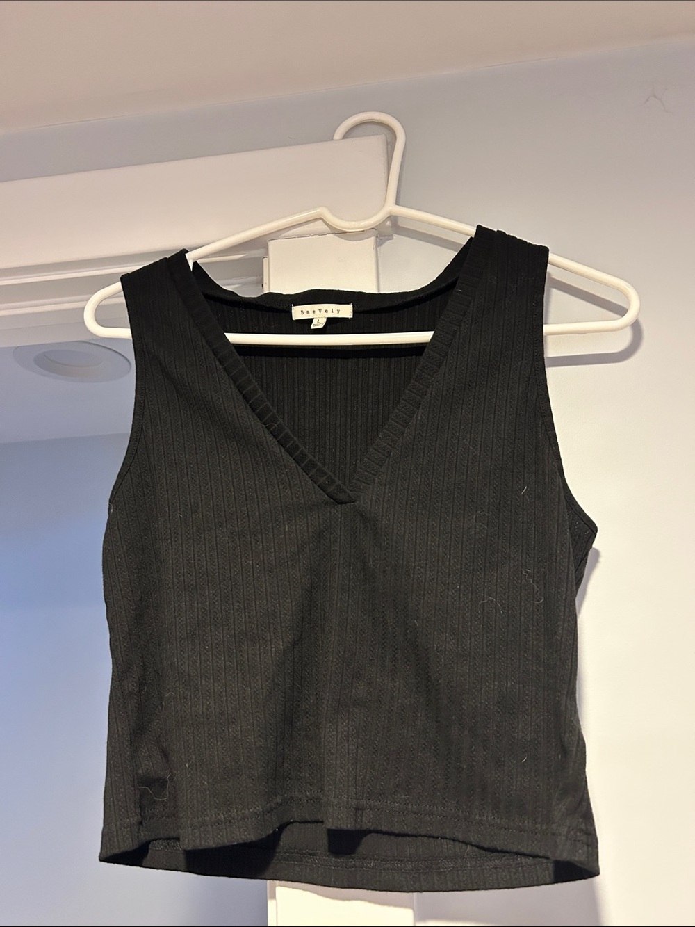 Ribbed V-Neck Black Crop Tank - Babaton